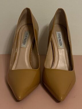 Steve Madden Tan Patent Pointed-Toe Pumps
